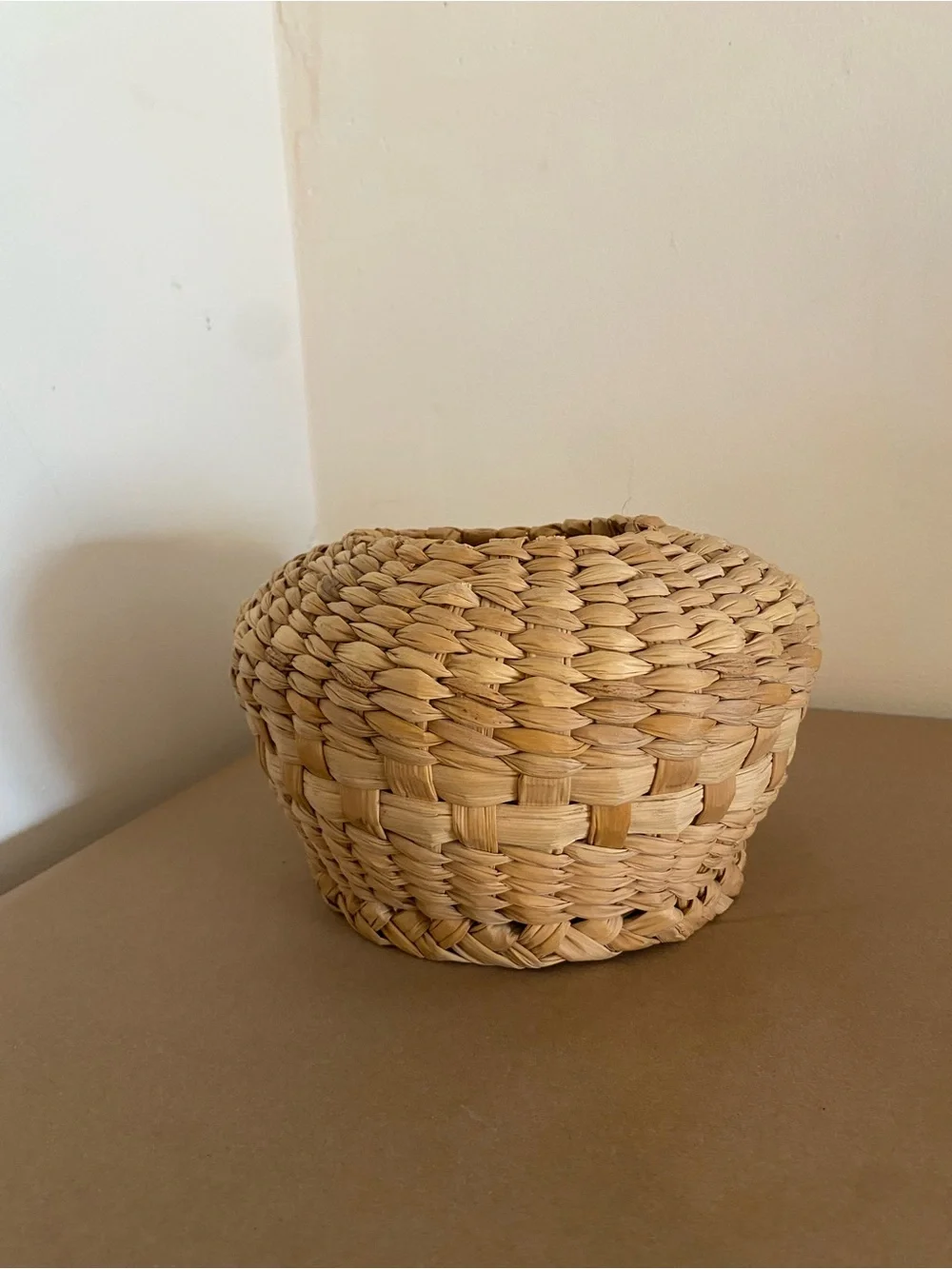 Woven Natural Seagrass wicker Storage Basket Natural, Vase shape bulbous , tan